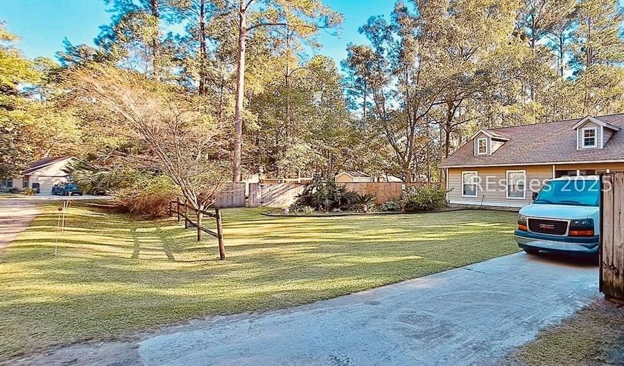 12 Mitchell Ct, Bluffton, SC 29910 - 3 Beds, 2 Bath