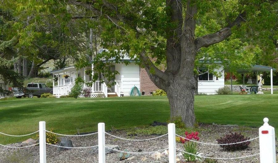 560 N Front St, Arco, ID 83213 - 3 Beds, 2 Bath