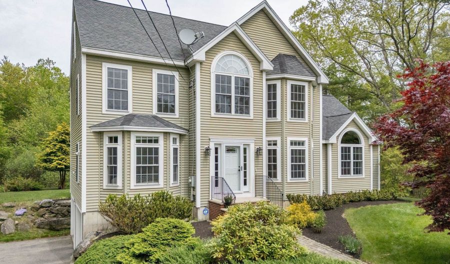 212 Oak Hill Rd, Barrington, NH 03825 - 4 Beds, 3 Bath