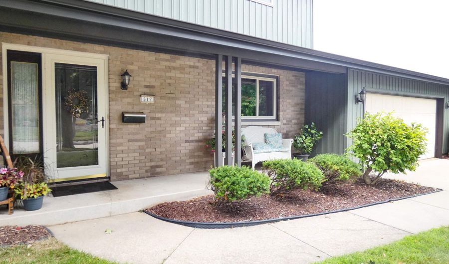 512 W MICHIGAN St, Appleton, WI 54911 - 5 Beds, 3 Bath