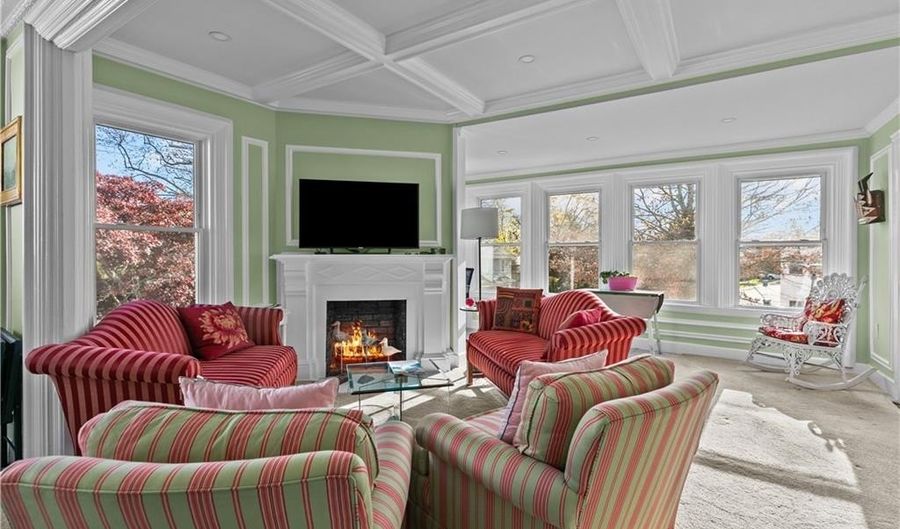 98 Kay St 2, Newport, RI 02840 - 2 Beds, 1 Bath