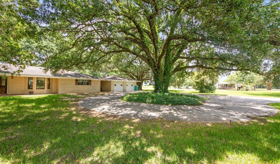 2218 Highway 31, Arnaudville, LA 70512 - 3 Beds, 3 Bath