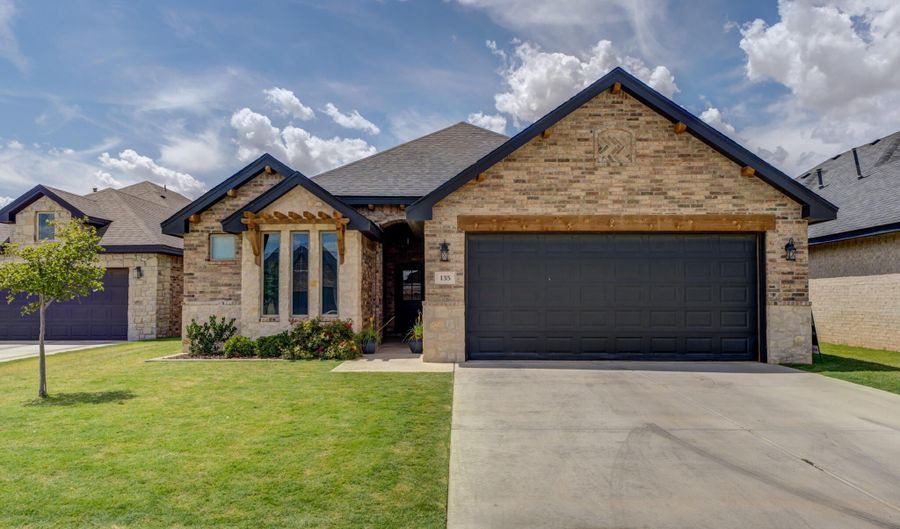 135 Calvin Dr, Wolfforth, TX 79382 - 3 Beds, 2 Bath