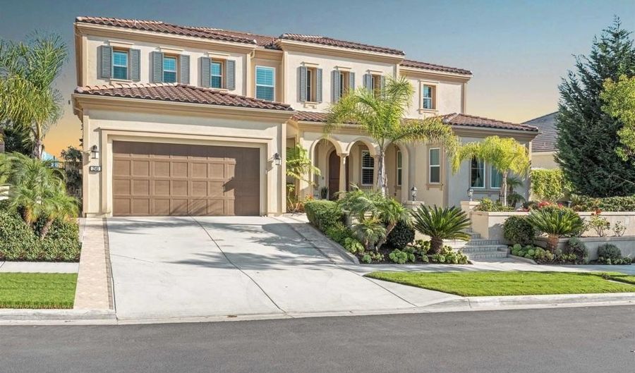 2543 Glasgow Dr, Carlsbad, CA 92010 - 6 Beds, 7 Bath