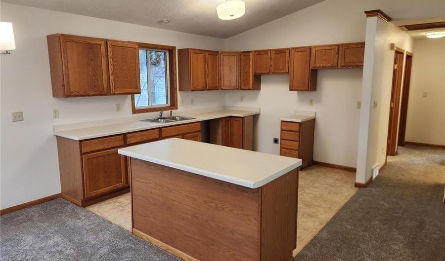 1009 1st Ave SW, Austin, MN 55912 - 2 Beds, 1 Bath