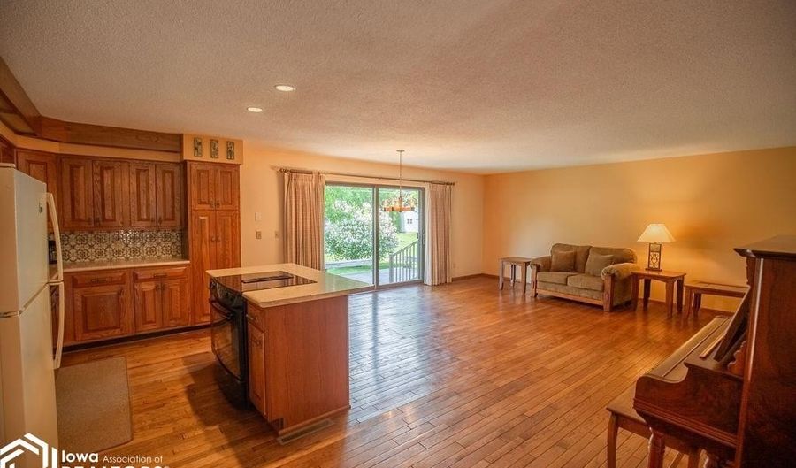 1302 E Linden St, Algona, IA 50511 - 2 Beds, 2 Bath