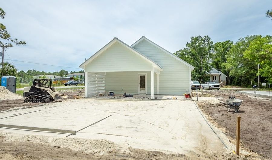 215 15th St, Apalachicola, FL 32320 - 3 Beds, 2 Bath