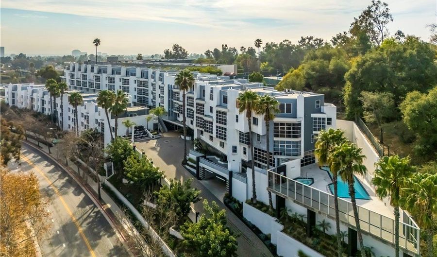 171 N Church Ln 617, Los Angeles, CA 90049 - 2 Beds, 3 Bath