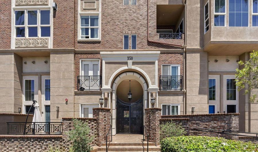 350 Nutmeg St 105, San Diego, CA 92103 - 3 Beds, 3 Bath