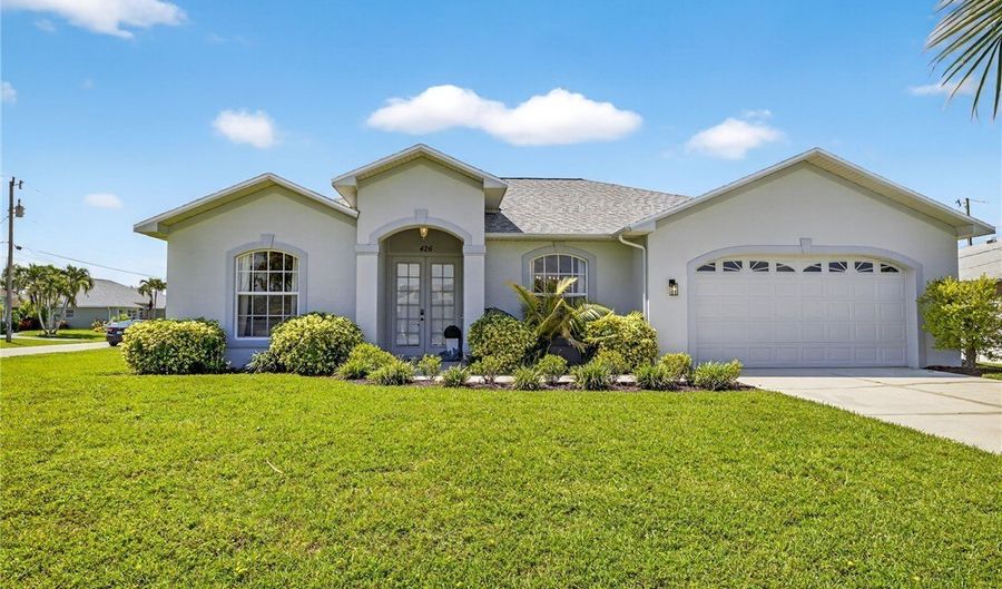 426 SE 22nd St, Cape Coral, FL 33990 - 3 Beds, 2 Bath