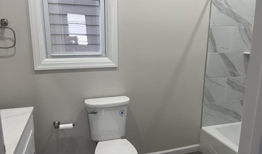 34 HUMPHREY Ave, Bayonne, NJ 07002 - 2 Beds, 1 Bath
