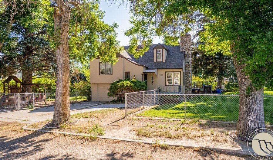 321 S 3rd St, Bridger, MT 59014 - 4 Beds, 2 Bath