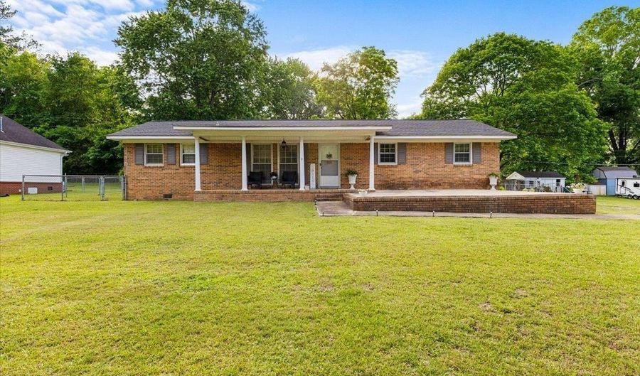 613 7TH St, Arab, AL 35016 - 3 Beds, 2 Bath