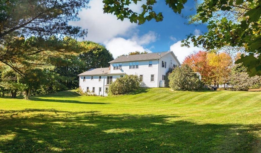 499 W River Rd, Augusta, ME 04330 - 6 Beds, 2 Bath