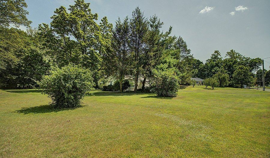 236 Mountain Rd, Cheshire, CT 06410 - 4 Beds, 3 Bath