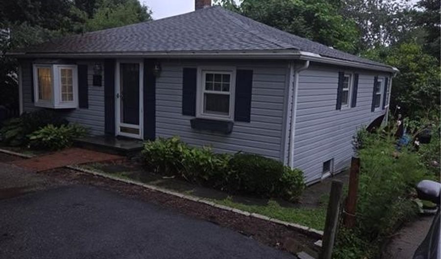 54 Ridge Rd, Warwick, RI 02889 - 1 Beds, 1 Bath