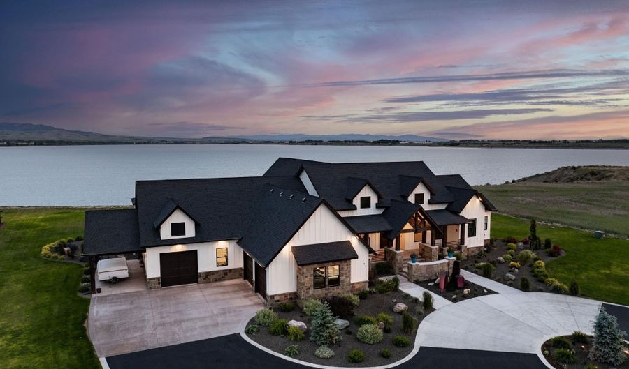 281 Lakeshore Dr, American Falls, ID 83211 - 5 Beds, 5 Bath