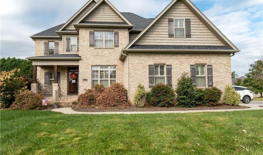 153 Caudle Meadows Dr, Advance, NC 27006 - 4 Beds, 4 Bath
