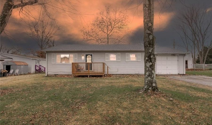 320 New York St, Austin, IN 47102 - 3 Beds, 2 Bath