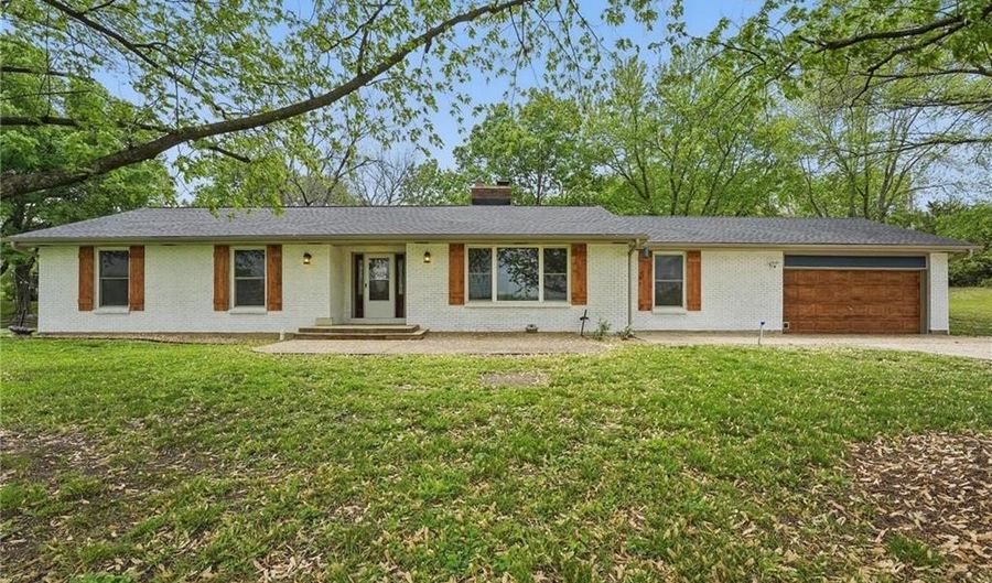 1633 N 600 Rd, Baldwin City, KS 66006 - 3 Beds, 3 Bath