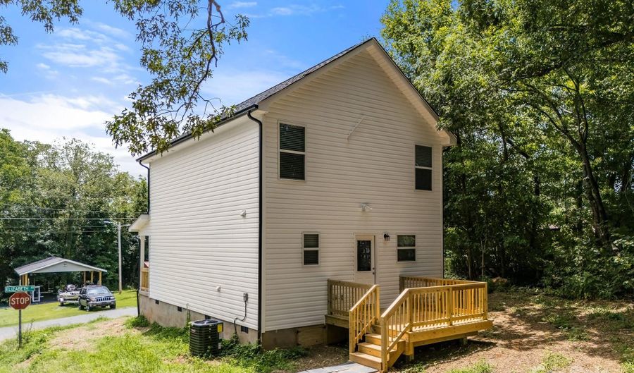 905 Elizabeth Ave, Albemarle, NC 28001 - 3 Beds, 3 Bath