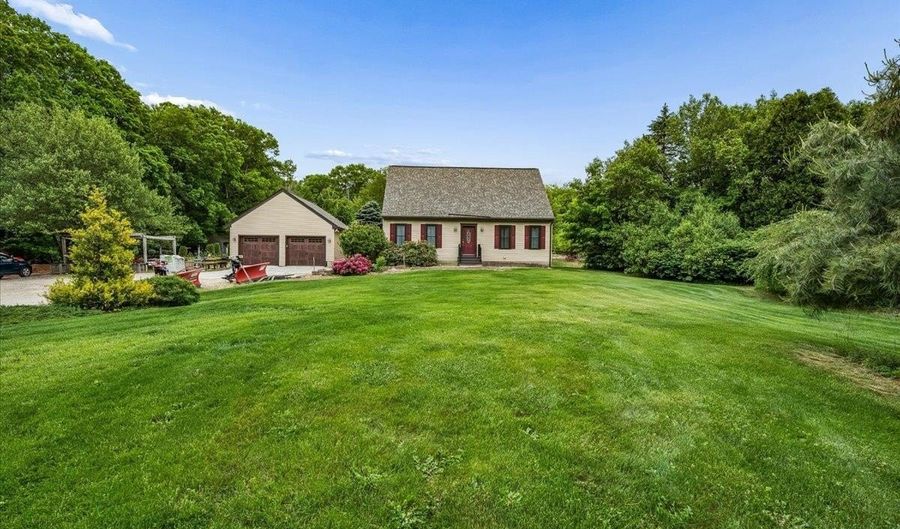 240 Sandown Rd, Chester, NH 03036 - 3 Beds, 2 Bath
