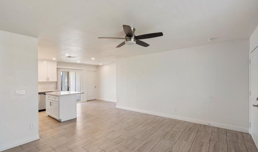 3545 W GALVESTON St, Chandler, AZ 85226 - 3 Beds, 2 Bath