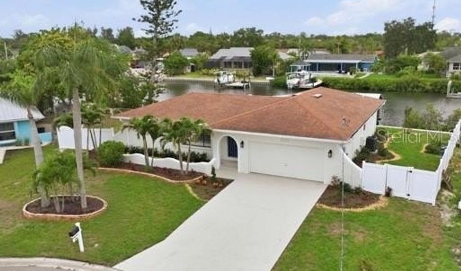 604 KINGSTON Ct, Apollo Beach, FL 33572 - 3 Beds, 2 Bath