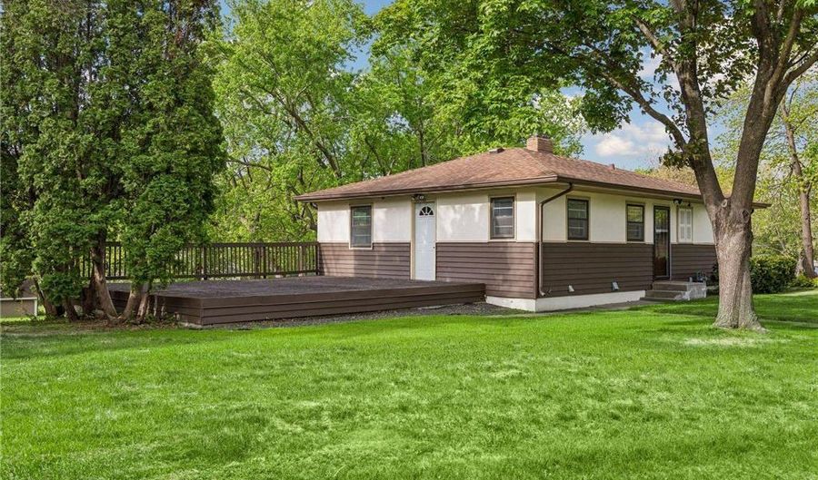 868 Oakwood Dr, Anoka, MN 55303 - 4 Beds, 2 Bath