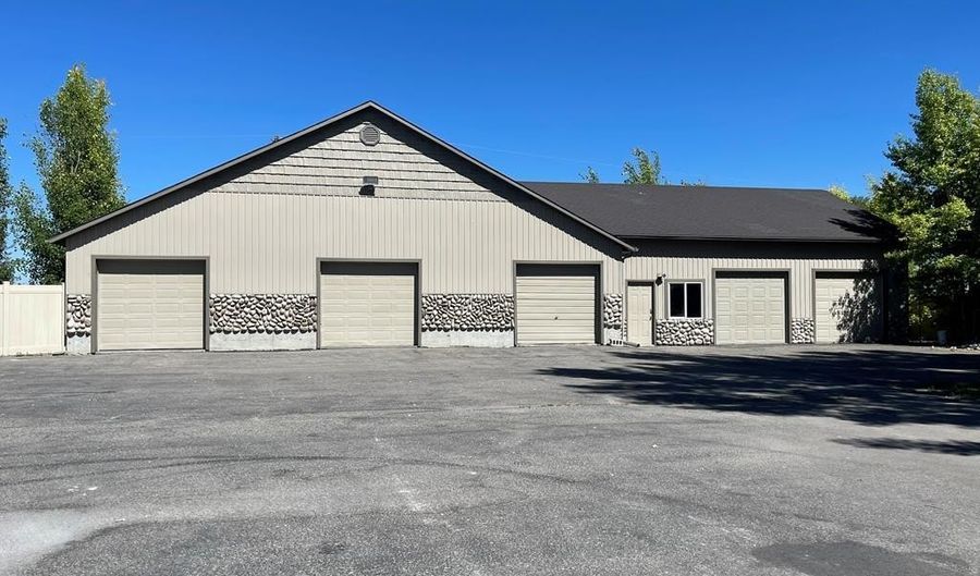22 E Rich Ln, Blackfoot, ID 83221 - 4 Beds, 3 Bath