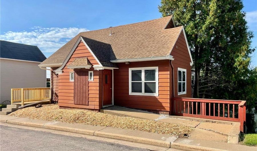 1004 S 2nd St, Alma, WI 54610 - 4 Beds, 2 Bath