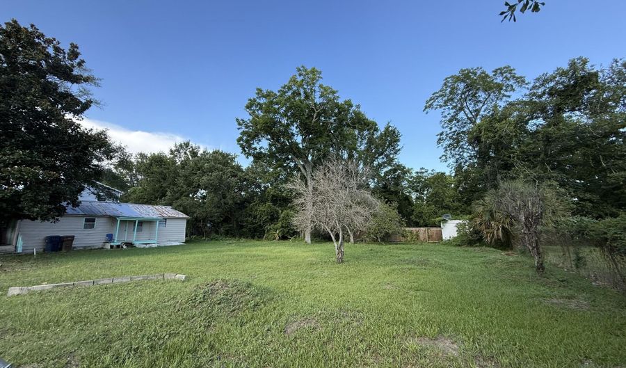 277 Nichols Dr, Biloxi, MS 39530 - 2 Beds, 2 Bath