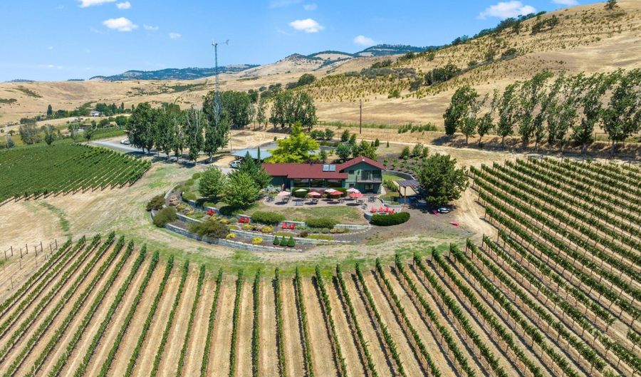 1320 N Mountain Ave, Ashland, OR 97520 - 3 Beds, 5 Bath