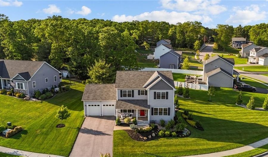 25 Ironwood Dr, Coventry, RI 02816 - 3 Beds, 3 Bath