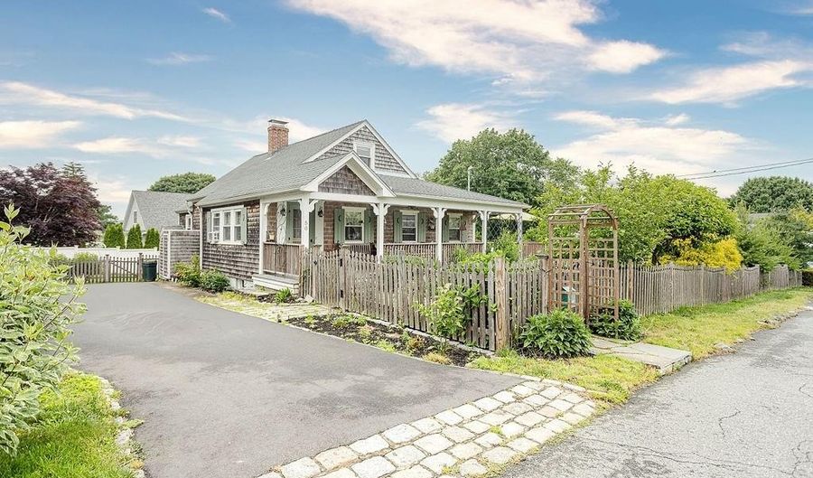 50 Cole St, Jamestown, RI 02835 - 2 Beds, 2 Bath