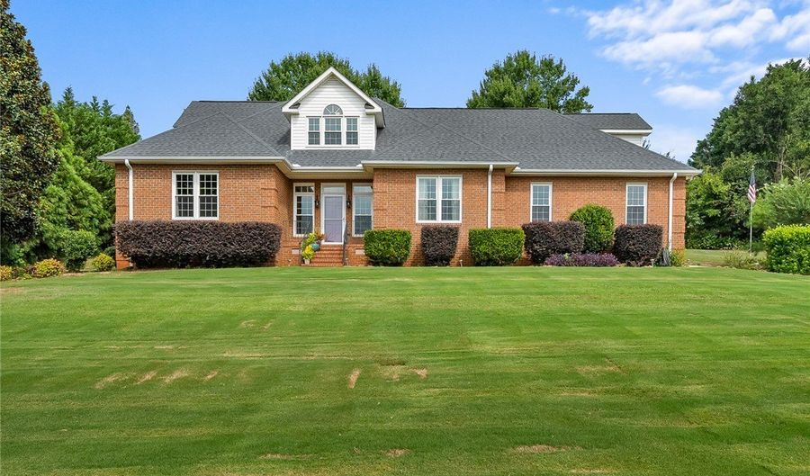 1009 Mcbane Ct, Anderson, SC 29621 - 3 Beds, 3 Bath
