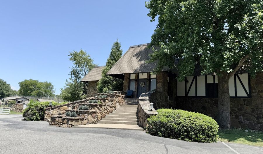 56701 E 310 Rd, Monkey Island, OK 74331 - 1 Beds, 2 Bath
