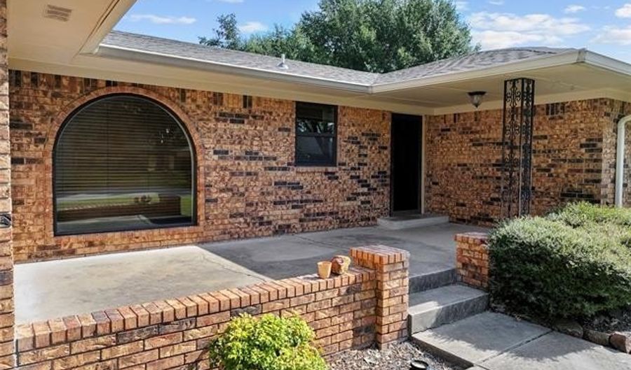 1515 Olive St, Ardmore, OK 73401 - 3 Beds, 2 Bath