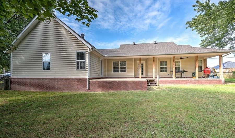 3601 N Rainbow Farm Rd, Bentonville, AR 72713 - 3 Beds, 2 Bath