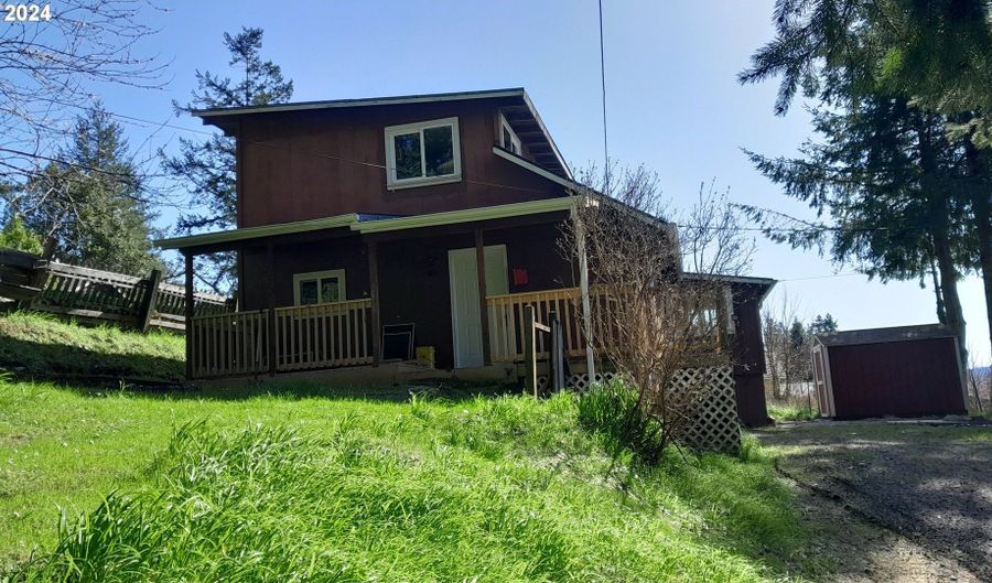 883 E 11TH St, Coquille, OR 97423 - 2 Beds, 2 Bath