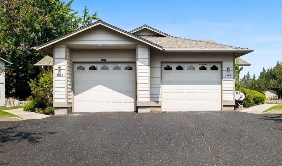 2074 NE Chanel Ct, Bend, OR 97701 - 4 Beds, 4 Bath