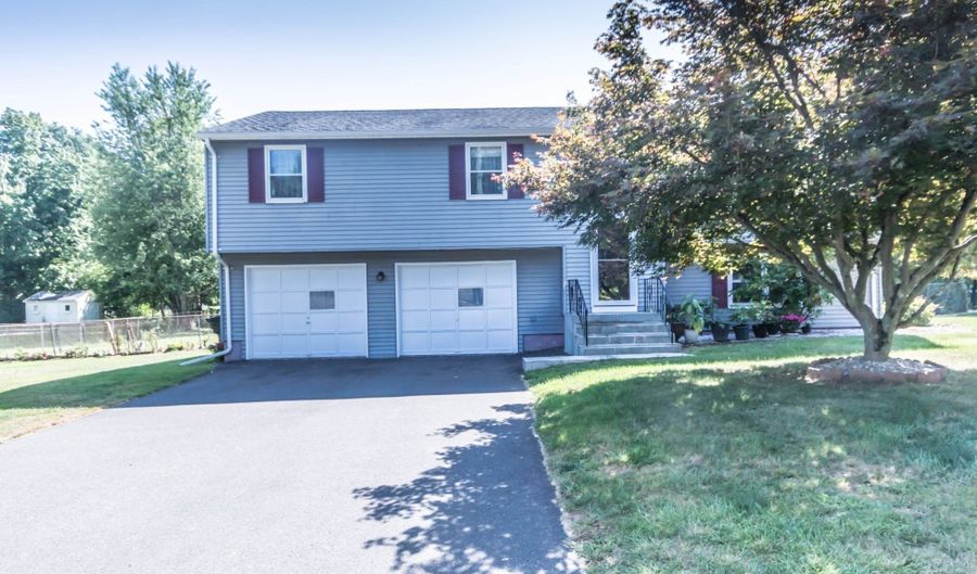182 Episcopal Rd, Berlin, CT 06037 - 3 Beds, 3 Bath