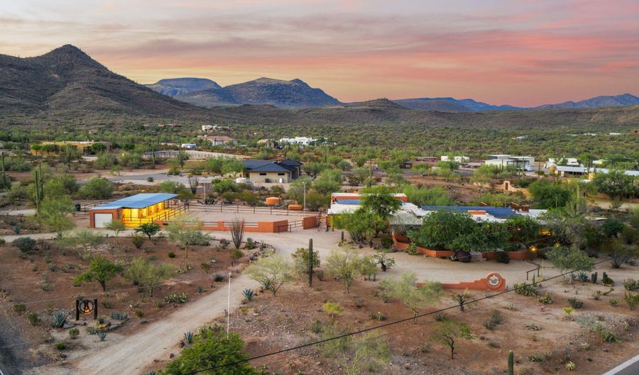 40205 N 26TH St, Cave Creek, AZ 85331 - 6 Beds, 7 Bath