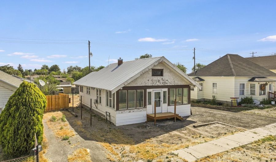 212 8th Ave S, Buhl, ID 83316 - 2 Beds, 1 Bath