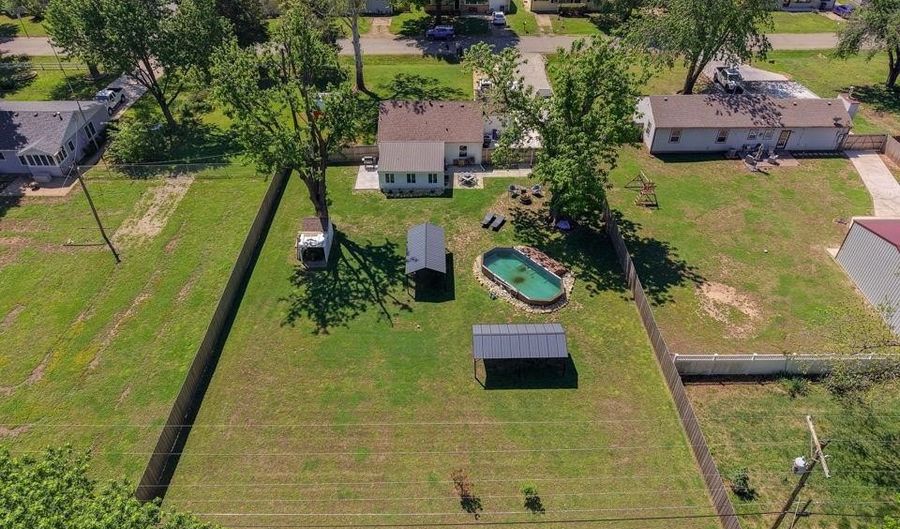 238 E Radio Ln, Arkansas City, KS 67005 - 2 Beds, 2 Bath