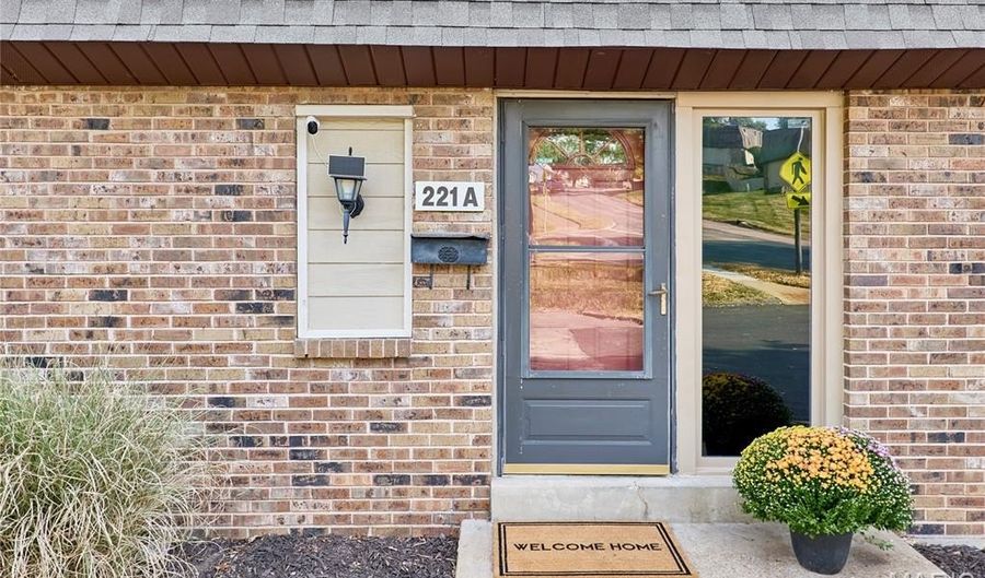 221 Braeshire Dr A, Ballwin, MO 63021 - 3 Beds, 3 Bath