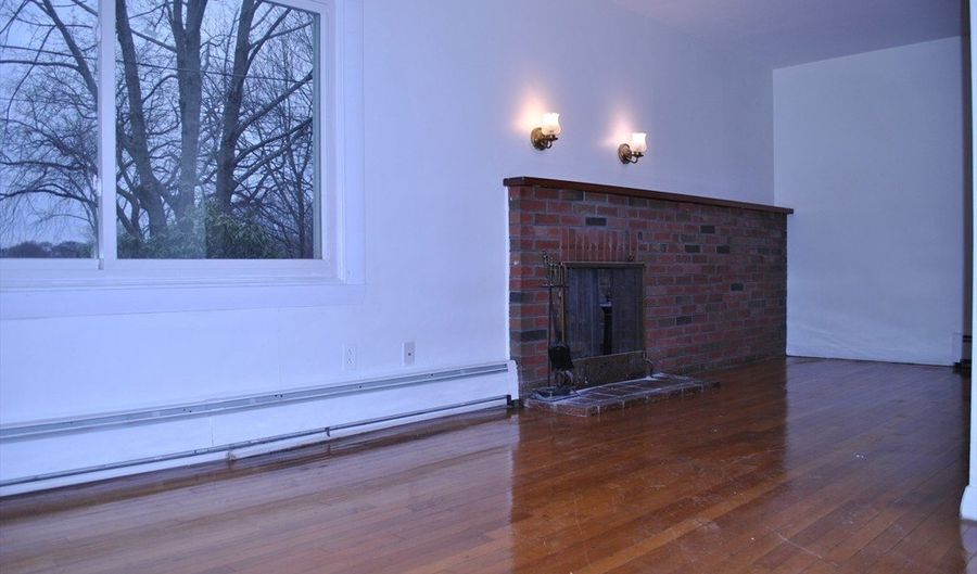 21 Goldsmith Ave, Beverly, MA 01915 - 4 Beds, 2 Bath