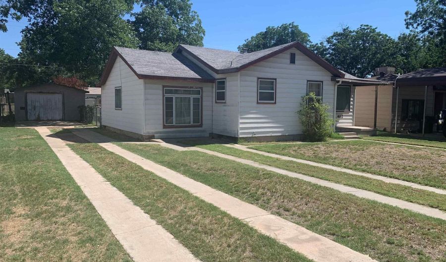 402 Rosedale St, Carlsbad, NM 88220 - 2 Beds, 1 Bath