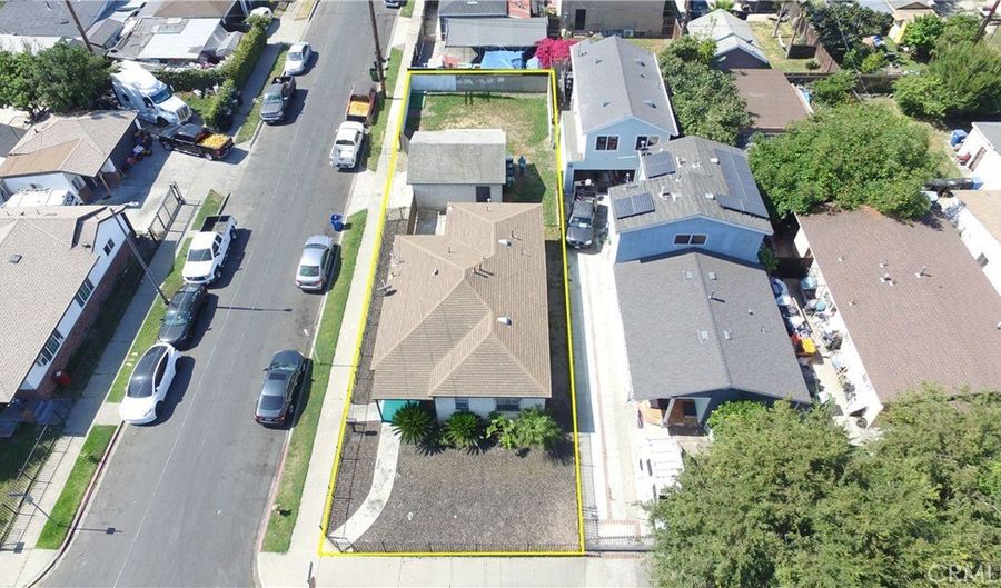 758 E 106th St, Los Angeles, CA 90002 - 3 Beds, 2 Bath