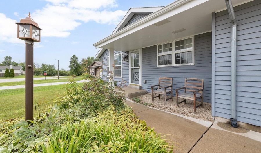 6025 RANDAL Ln, Caledonia, WI 53402 - 3 Beds, 2 Bath